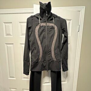 Lululemon Full Zip Running/Hiking jacket set (jacket and pants) Size 8